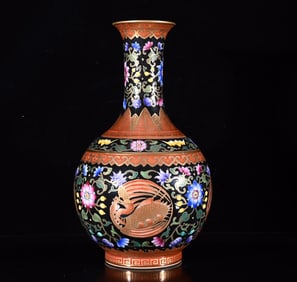An Exquisite Enamel Black Ground Painted Gold Flower and Phoenix Pattern Vase