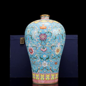 A Rare Famille-Rose Painted Gold Flower,Bats and Peach Pattern Vase