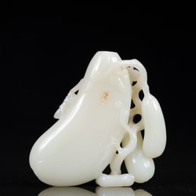An Exquisite White Jade Melon-Shaped Snuff Bottle