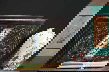 A Rare Famille-Rose Painted Gold Flower and Bird Pattern Vase,With Poem,With Vertical Scroll