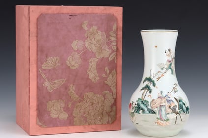 An Exquisite Famille-Rose Painted Gold Character and Story Pattern Vase