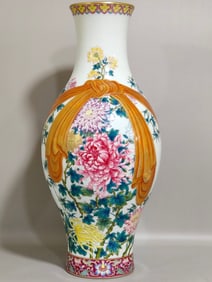 A Rare Famille-Rose Painted Gold Chrysanthemum Pattern Vase