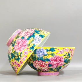A Pair of Exquisite Yellow Glazed Famille-Rose Flower Pattern Bowls