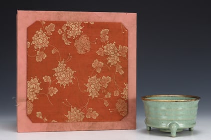 An Exquisite Ru yao Sky Blue Glazed Cover with Gold Tripod Censer