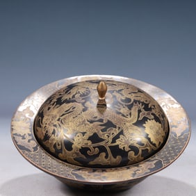 An Exquisite Black Lacquer Painted Gold Lotus and Dragon Pattern Cover Box