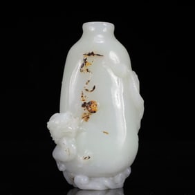 An Exquisite White Jade Dragon Pattern Snuff Bottle