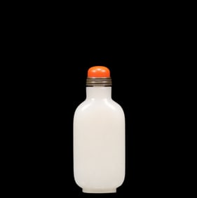 An Exquisite White Jade Snuff Bottle, Inlaid Gems