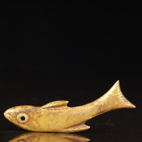 An Exquisite Gilt Bronze Fish Coin