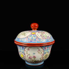 An Exquisite Famille-Rose Flower and Bird Pattern with Cover Bowl