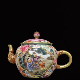 An Exquisite Enamel Figure Pattern Teapot