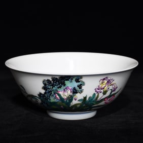An Exquisite Famille-Rose Flower and Butterfly Pattern Bowl,With Poem