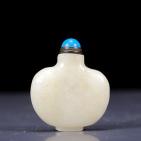 An Exquisite White Jade Snuff Bottle