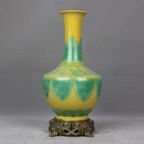 An Exquisite Biscuit Auspicious Cloud Pattern Inlaid Bronze Vase