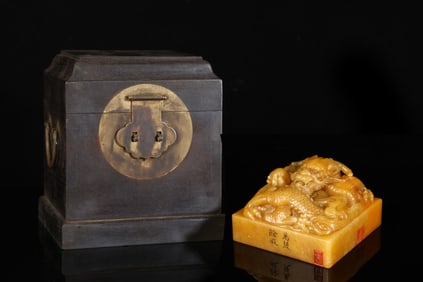 An Exquisite Tianhuang Stone Dragon Pattern Seal