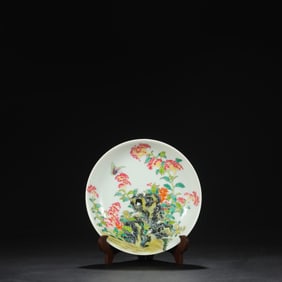 An Exquisite Enamel Flower and Butterfly Pattern Plate