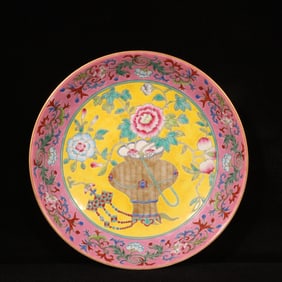 An Exquisite Enamel Painted Gold Flower and Fruit Pattern Plate