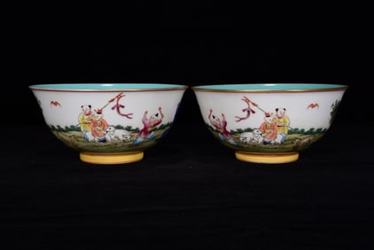 A Pair of Exquisite Famille-Rose Figure and Story Pattern Bowls