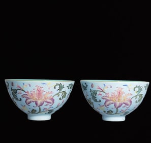 A Pair of Exquisite Enamel Green Ground Lotus Pattern Bowls