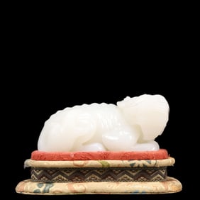 An Exquisite White Jade Unicorn Ornament,With Base