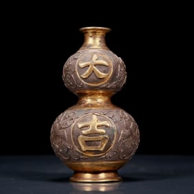An Exquisite Silver Gilt Flower and Bird Pattern Gourd-Shaped Vase