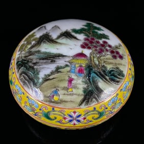 An Exquisite Famille-Rose Landscape and Figure Pattern Box