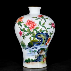 An Exquisite Enamel Flower and Bird Pattern Vase,With Poem