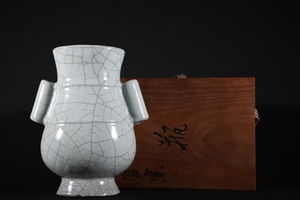 An Exquisite Guan yao White Glazed Double-Ears Vase