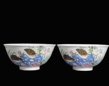 A Pair of Exquisite Famille-Rose Flower and Bird Pattern Bowls