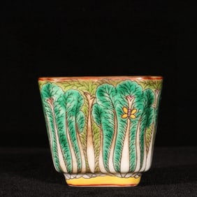 An Exquisite Enamel Painted Gold Cabbage Pattern Cup