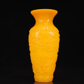 An Exquisite Glass Dragon Pattern Vase