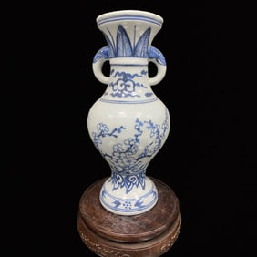 An Exquisite Blue and White Flower Pattern Double-Ears Vase