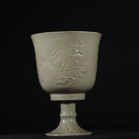 An Exquisite Yue yao Flower and Phoenix Pattern Stem Cup