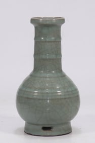 An Exquisite Guan yao Celadon Glazed Vase