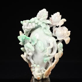 An Exquisite Jadeite Flower and Bats Pattern Ornament