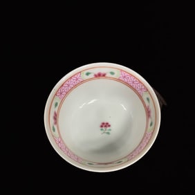An Exquisite Famille-Rose Figure and Story Pattern Bowl