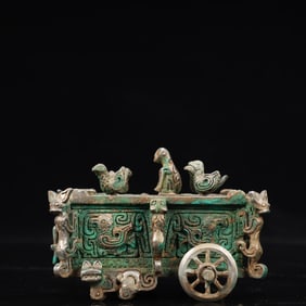 An Exquisite Bronze Bird Pattern Ornament