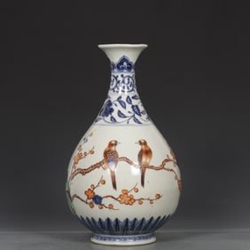 An Exquisite Blue and White Wucai Flower and Bird Pattern Vase