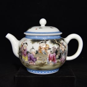 An Exquisite Enamel Figure and Story Pattern Pot,with Poem