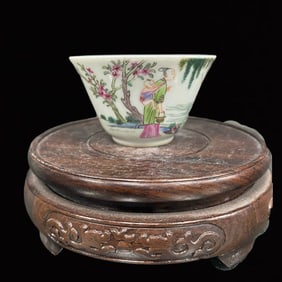 An Exquisite Famille-Rose Figure and Story Pattern Cup
