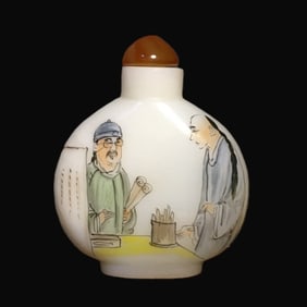 An Exquisite Glass Figure and Story Pattern Snuff Bottle