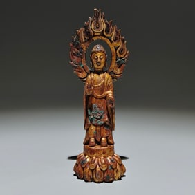 A Solemn Gilt Bronze Statue of Sakyamuni