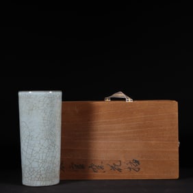 An Exquisite Guan yao Celadon Glazed Brush Pot