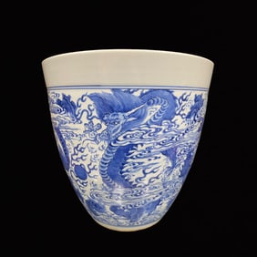 An Exquisite Blue and White Auspicious Cloud and Dragon Pattern Jar