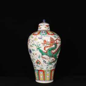 A Huge Wucai Flower and Dragon Pattern Bottle