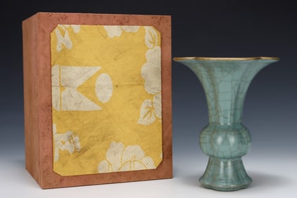 An Exquisite Guan yao Painted Gold Vase