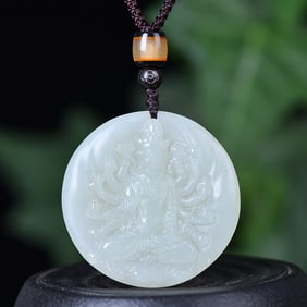 An Exquisite White Jade Statue of Avalokitesvara Pendant