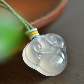 An Exquisite Jadeite Pendant