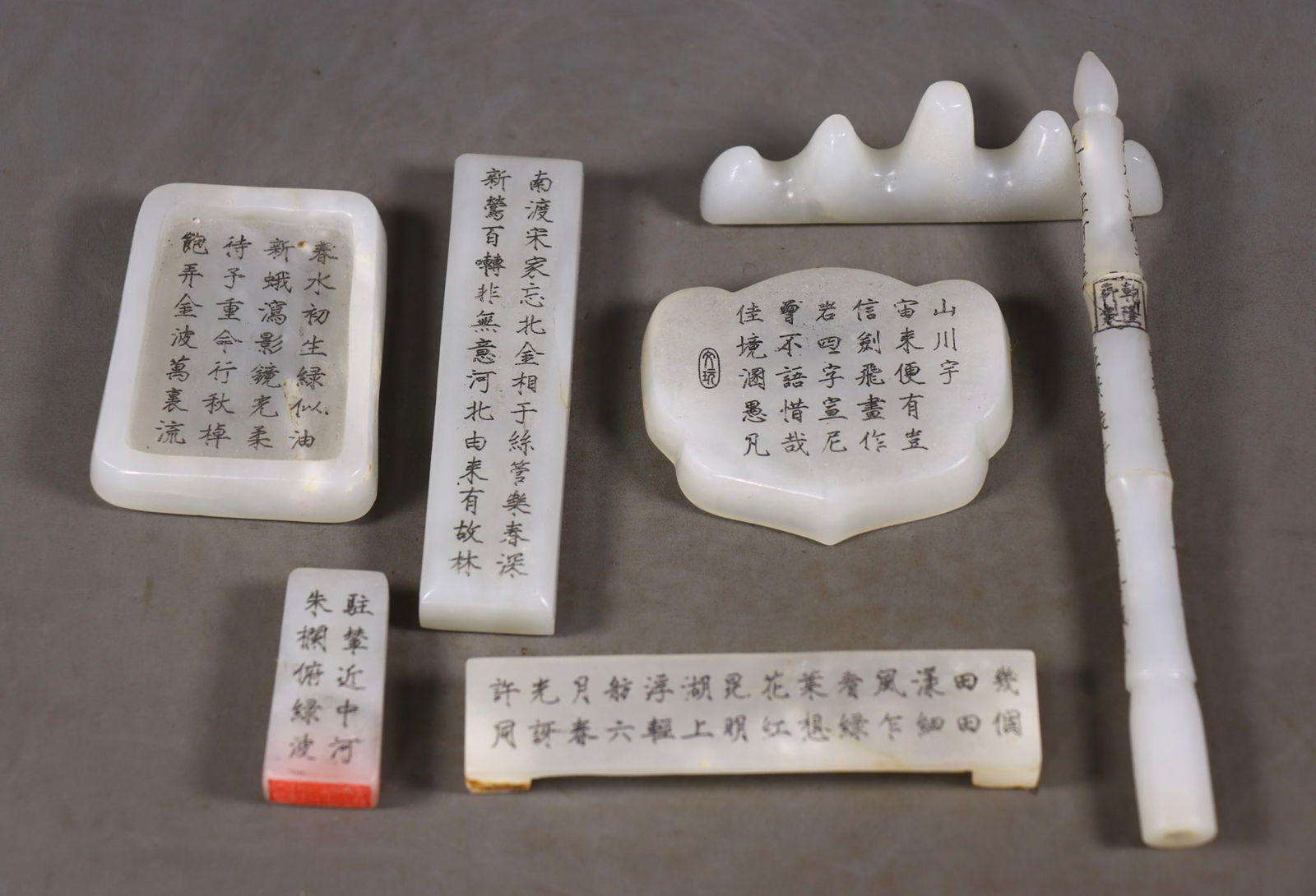 A Set of Fine White Jade Poem Ornament: A Set of Fine White Jade Poem Ornament,Qing Dynasty, China,Size:(Brush Holder)1.6inx3.5inx0.5in,(Inkstone)0.6inx2.8inx2in,Total Weight:406g 