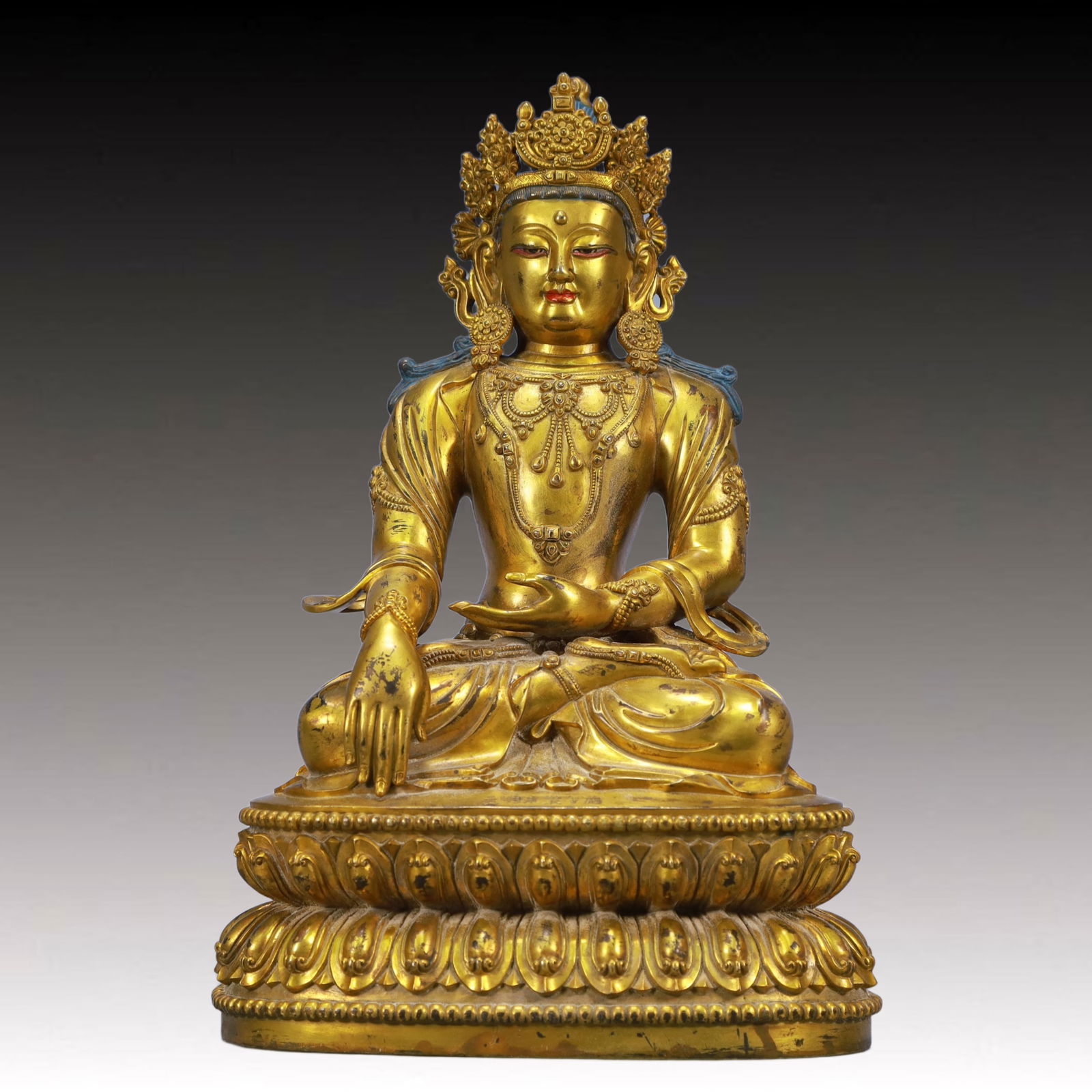 A Solemn Gilt Bronze Statue of Amitayus: A Solemn Gilt Bronze Statue of Amitayus ,Ming Dynasty, China,Yong le Six-character Mark,Size:7.7inx5.3inx11.6inWeigh:4850g 铜鎏金长寿佛像,中国
