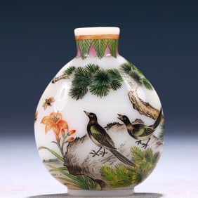 An Exquisite Glass Flower and Bird Pattern Snuff Bottle